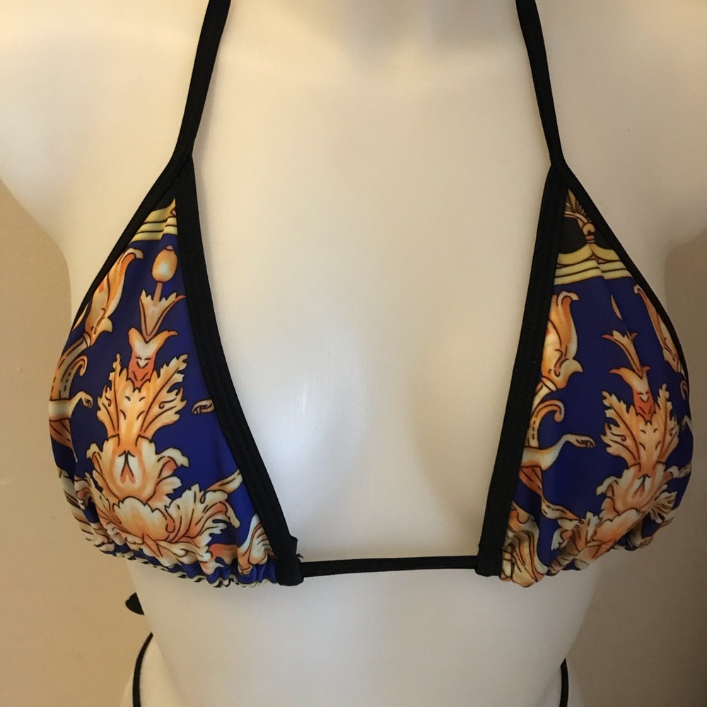 Bikini - Picture 2 of 7